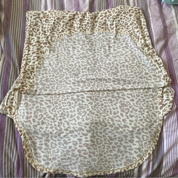 La Miel. Maxi t-shirt dress. Small. Neutral animal print. Has pockets. - Picture 7 of 7